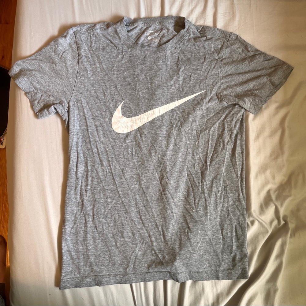 Nike Men's Gray T-Shirt